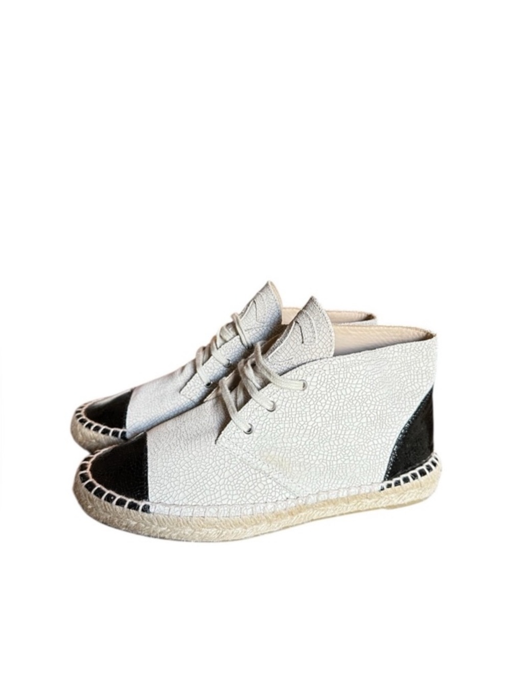 CHANEL ICONIC LOGO
CRACKLE HIGH TOP
ESPADRILLE SNEAKERS
RETAIL 995 - Picture 3 of 7